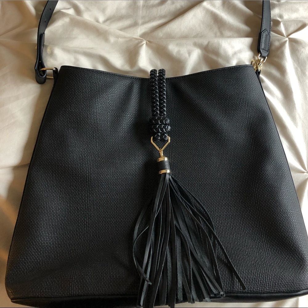 Stella and Dot tassel flap cross body sim purse.